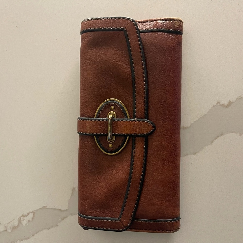 Fossil Vintage Revival Reissue Brown Leather Wallet with Signature Buckle - Picture 8 of 12